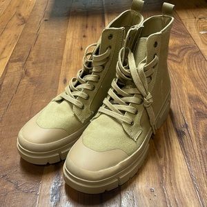 No Boundaries Boots (Women) Size 10